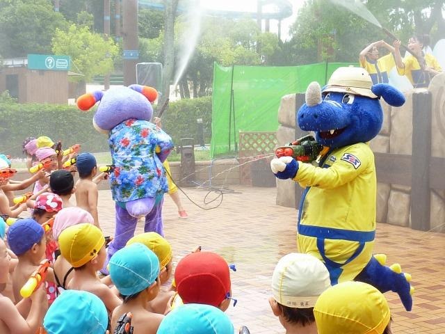 バットのびしょぬれ夏休み！地元園児が体験