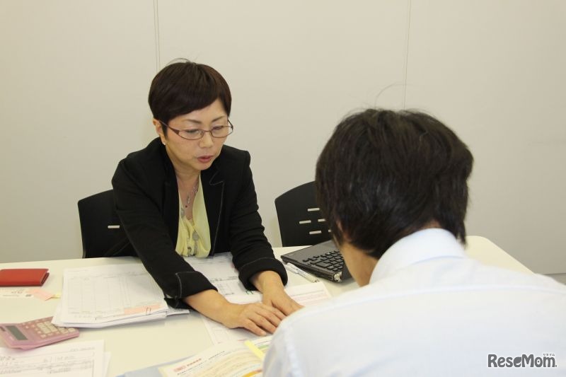 FPの高橋まどか氏とアドバイスを受ける河口さん（仮名）