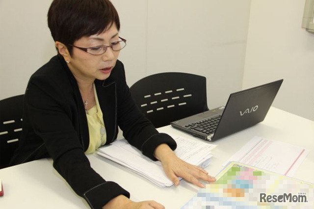 資料を使って説明する高橋まどか氏