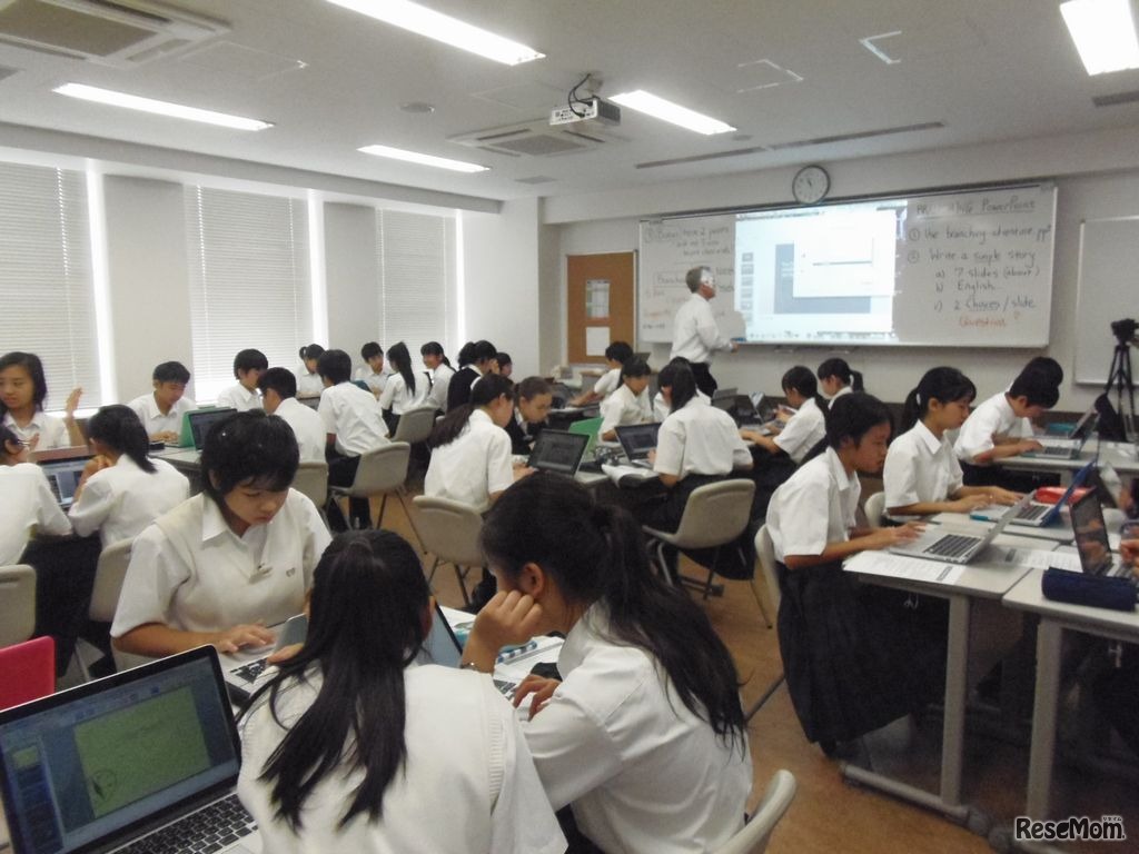 帰国子女を主としたグループと、英語を初めて学ぶ生徒のグループ（SG）を混成しているところがポイントだろう