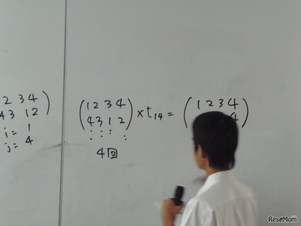 レベルは大学のゼミと同じぐらいの内容、教育関係の見学者も驚いていた