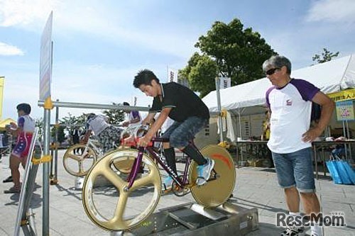 自転車関連の各メーカーが出展