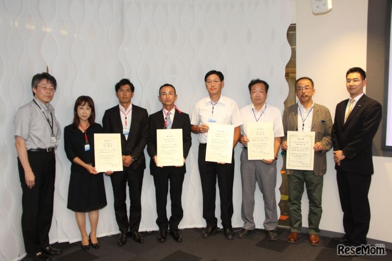 表彰式出席者による記念撮影