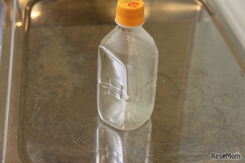 お湯を抜いてフタをすると、すぐにへこみ始める