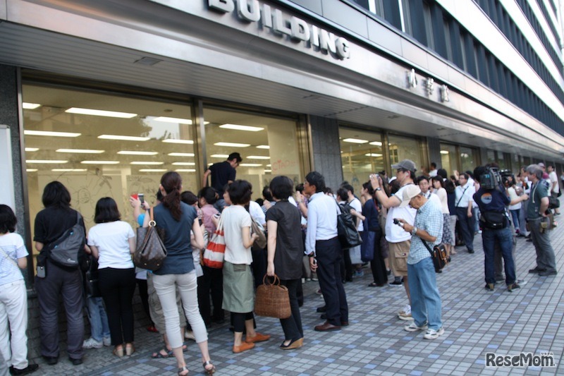 小学館ビル前の様子