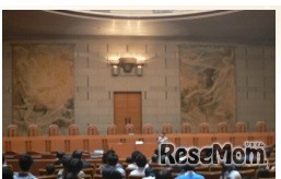 法廷見学会が開かれる