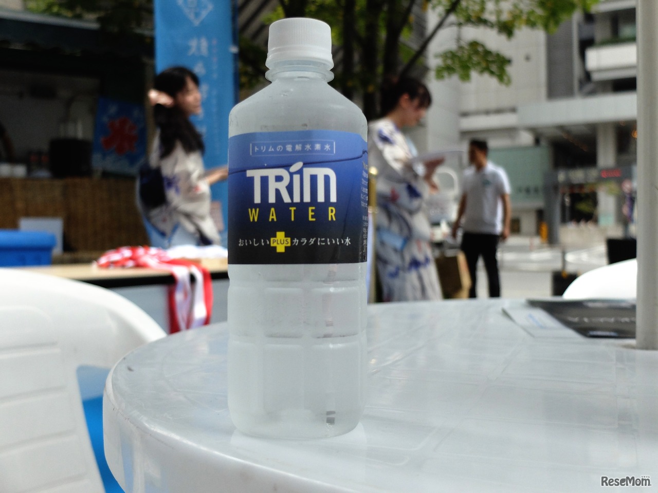 ペットボトルに入った日本トリムの電解水素水