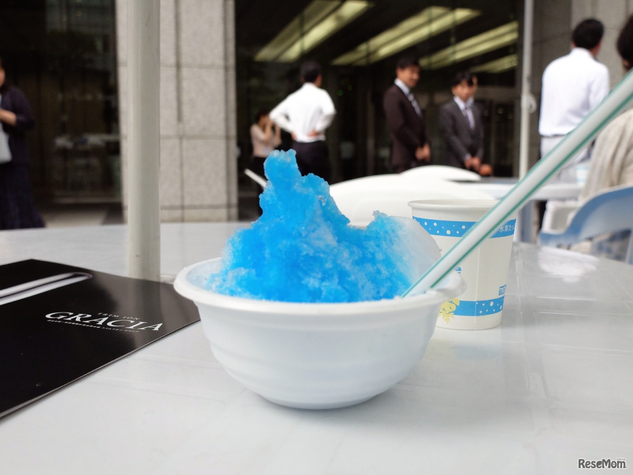 電解水素水で作られたかき氷「トリムブルーハワイ」