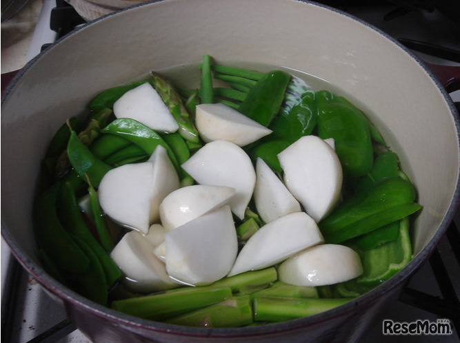 （3）-【1】時間のかかる野菜から茹でる