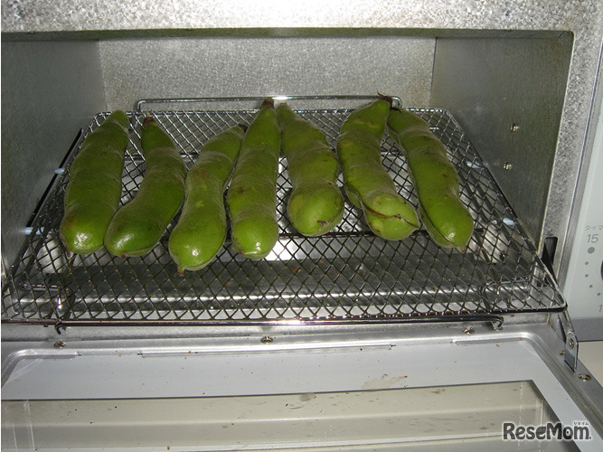 （3）-【5】そら豆は、さやごとオーブントースターで焼く