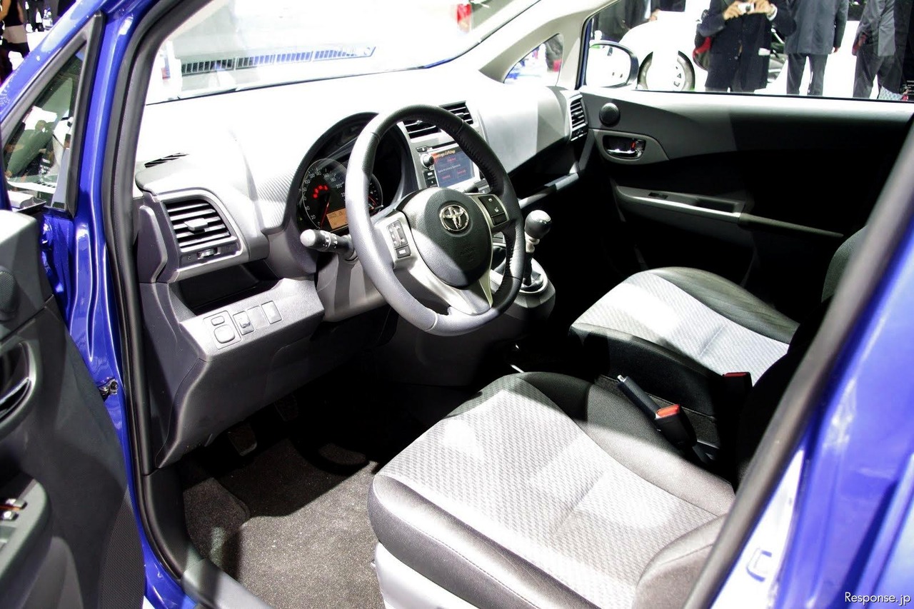 トヨタ バーソS（日本名：ラクティス。バリモーターショー10）