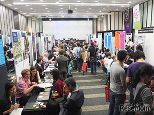 学校ブース、企業ブース、相談コーナー