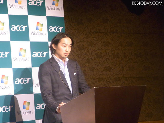 製品特長やマーケティングの説明を行なった日本エイサー プロダクト＆マーケティングコミュニケーション部スマートハンドヘルド シニアプロダクトマネージャーの山下昌宏氏 製品特長やマーケティングの説明を行なった日本エイサー プロダクト＆マーケティングコミュニケーション部スマートハンドヘルド シニアプロダクトマネージャーの山下昌宏氏