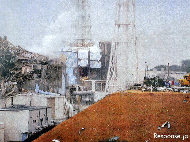 【東日本大地震】東京電力、福島第一原発の現場写真を公開 崩壊した福島第一原発の3号機と4号機 撮影＝東京電力