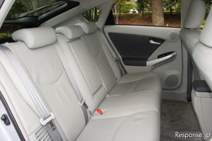 フィットHV と プリウス トヨタ プリウス