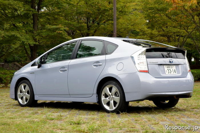 フィットHV と プリウス トヨタ プリウス