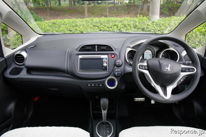 ホンダ フィットHV 純正ディーラーアクセサリー 装着車