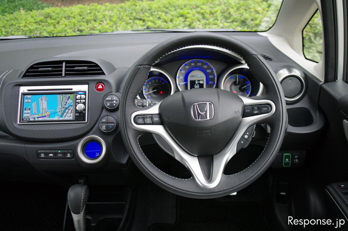 ホンダ フィットHV 純正ディーラーアクセサリー 装着車