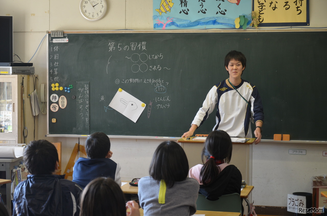 担任の須釜祐樹教諭