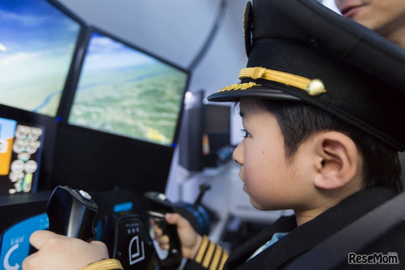 フライトシュミレーターを使った離着陸体験