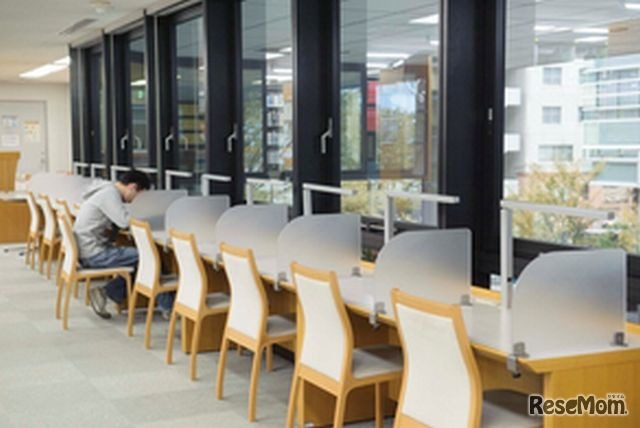 工学院大学新宿図書館内観2