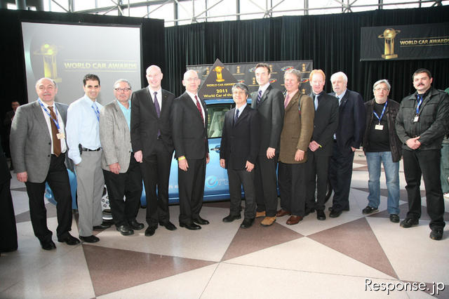 日産リーフがワールドカーオブザイヤー受賞（ニューヨークモーターショー11）