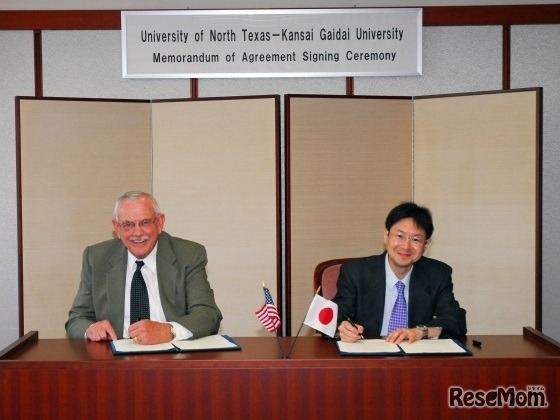 2013年5月、関西外語大とUNTは包括協定に調印