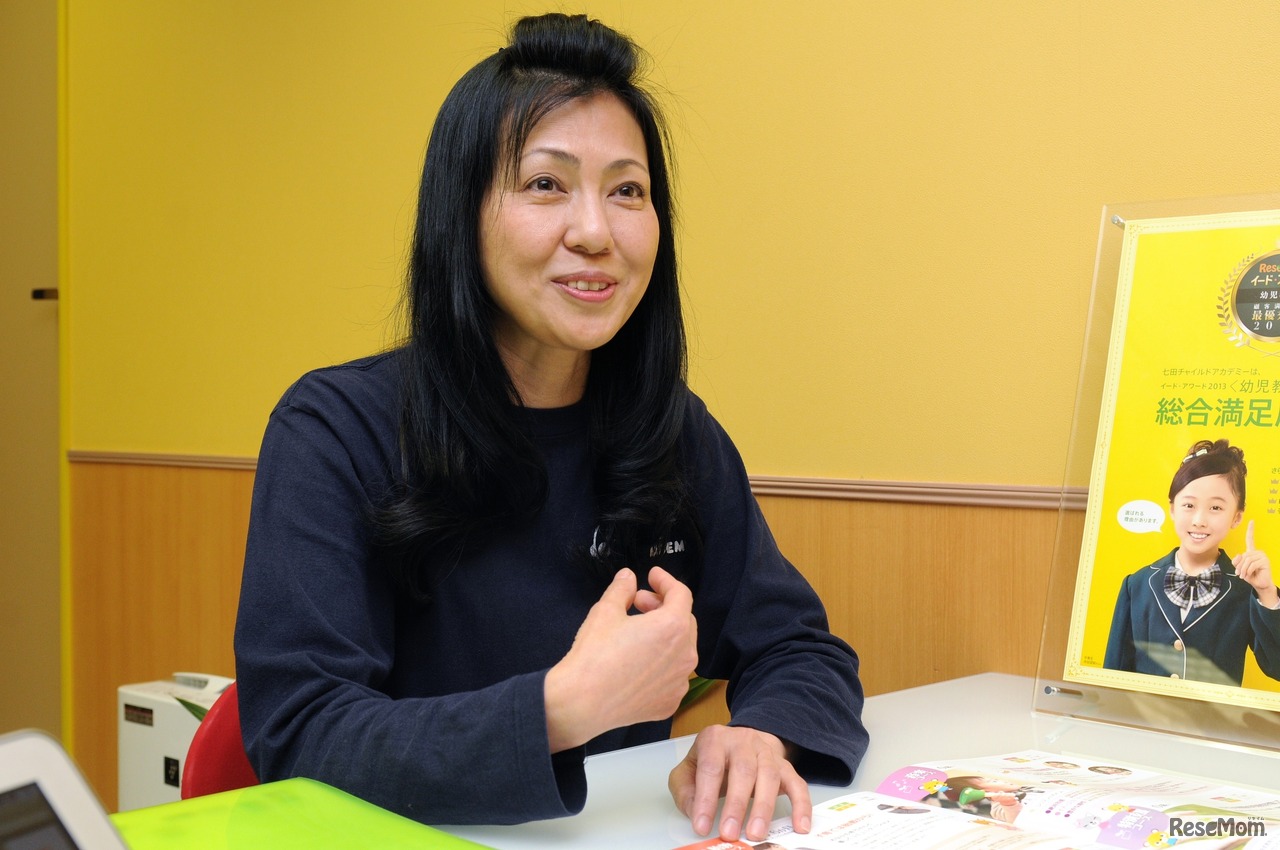 インタビューに答える有馬氏