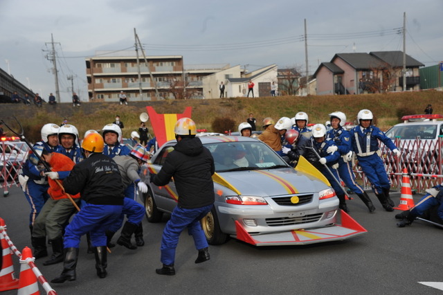 2013年12月に行われた警視庁による暴走族等総合対策訓練（参考画像）