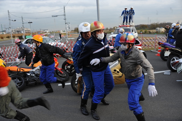 2013年12月に行われた警視庁による暴走族等総合対策訓練（参考画像）