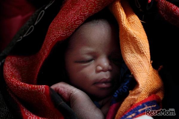 南スーダンの西バハル・アル・ガザール州のワーウ病院で生まれた新生児