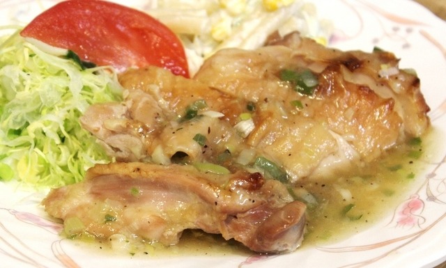 「鶏のねぎ塩焼き」（500円／ごはん、味噌汁付き）