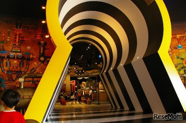 鍵穴のゲートをくぐってカンドゥーの世界へ