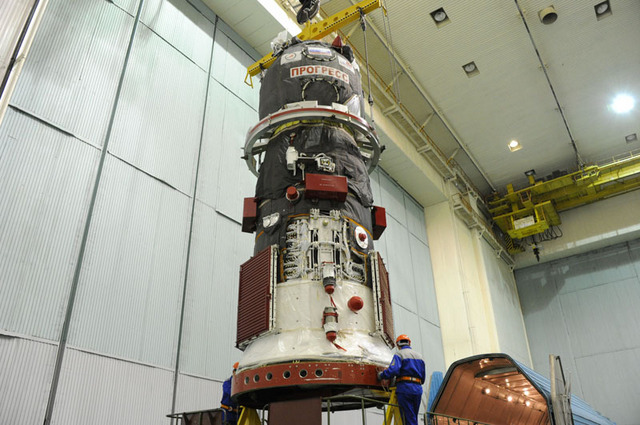 打上げ準備が進められているプログレス補給船（55P）（3月31日、cS.P.Korolev  RSC Energia）
