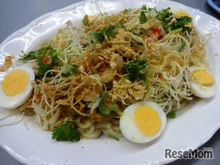 きな粉入りビルマ風サラダうどん