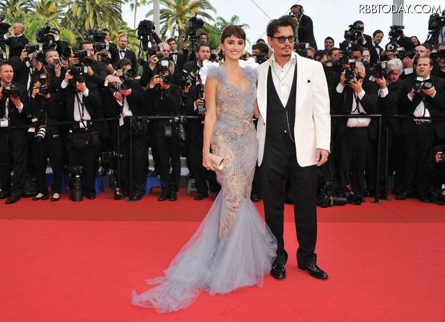「パイレーツ・オブ・カリビアン」カンヌへ……ジョニー・デップ「怖いけど来た」 「パイレーツ」シリーズはカンヌ初参加だが、さすが注目度は高い。レッドカーペットには多くの報道陣が集まった