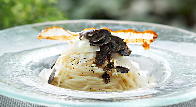 グランド ハイアット 東京「フィオレンティーナ」　「サマートリュフと半熟玉子　豆乳の冷製カルボナーラ カッペリーニ」（3,300円 税・サ別）