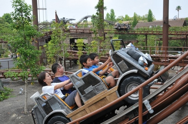 声で加速する日本初のコースター「アドベンチャードライブ」