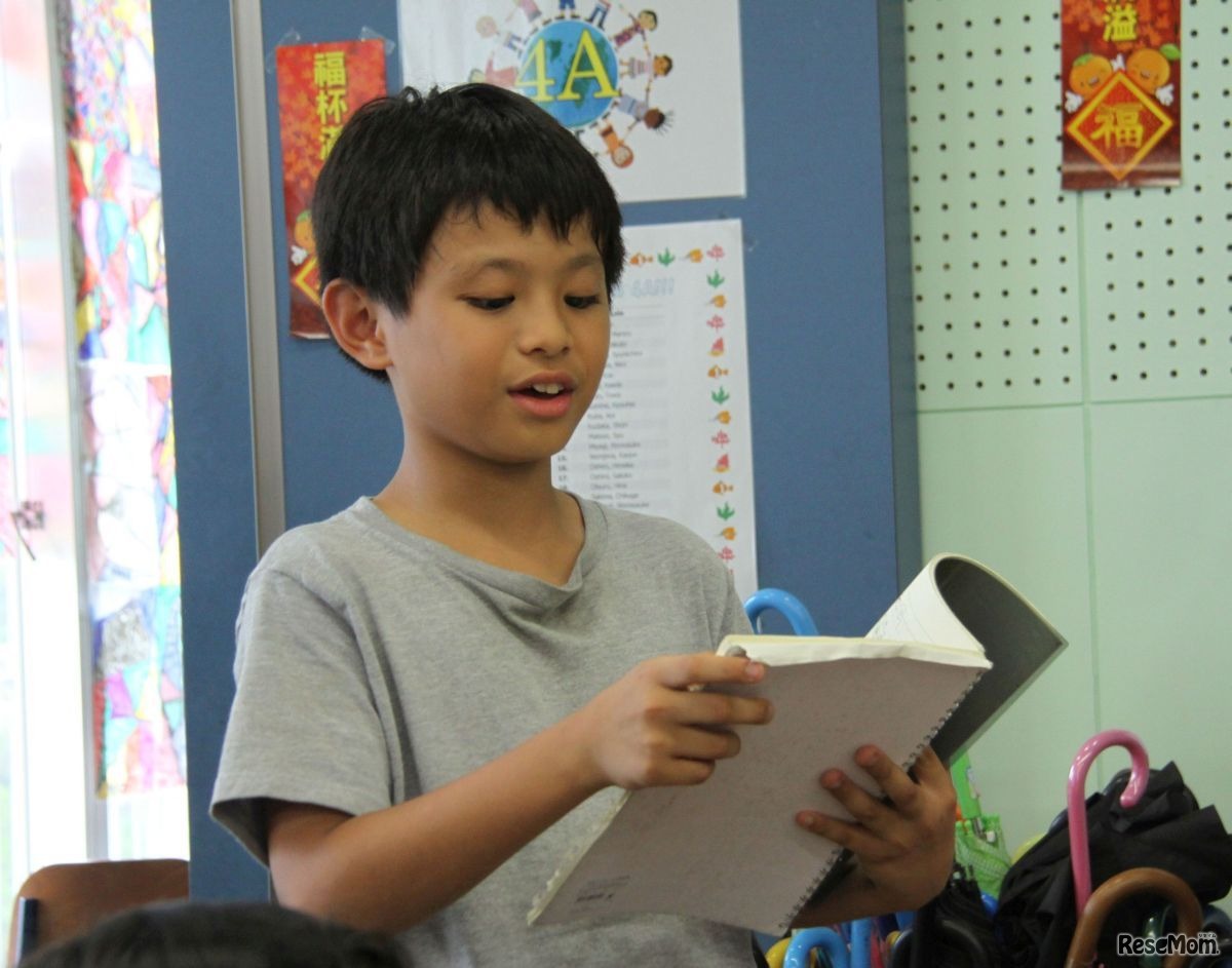 電子辞書の特徴をノートにまとめてきてくれた