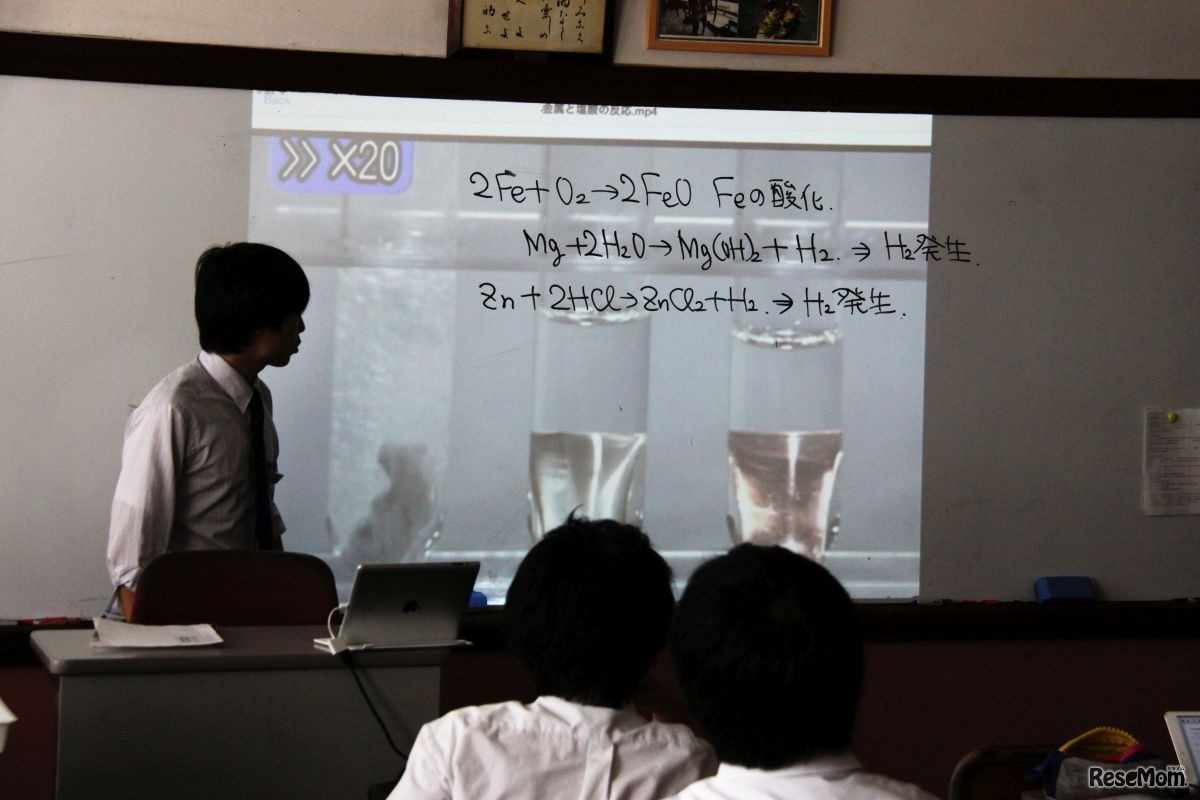 実験動画などタブレットで再生し、プロジェクタで投影