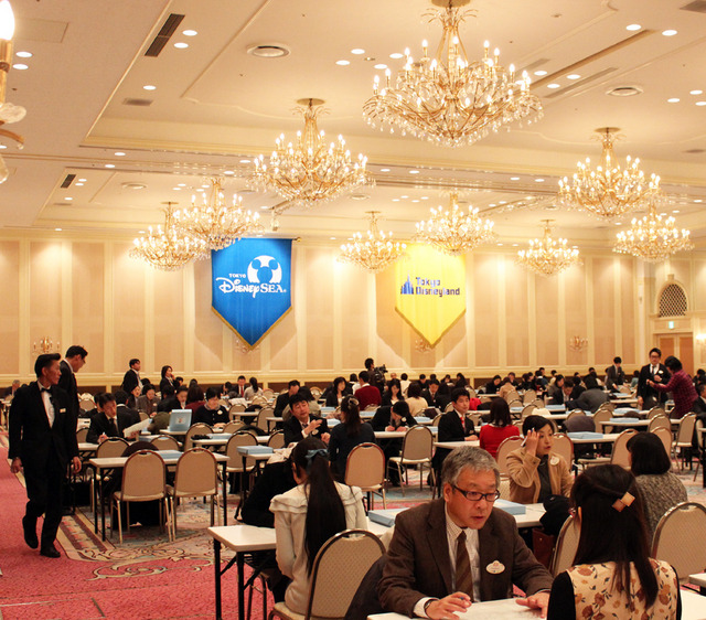 ディズニーの「真夏のキャスト大面接祭り」（※イメージ写真）