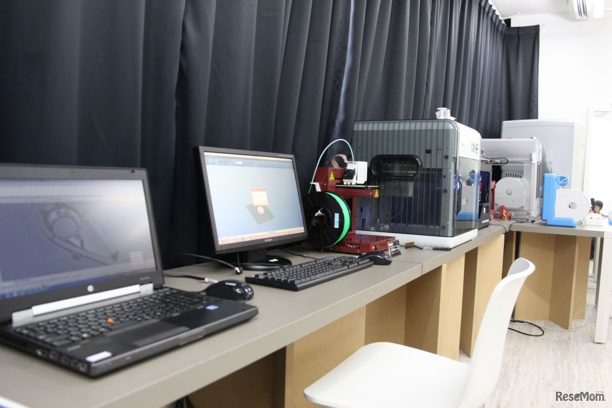モデリング用のPCとプリンタ