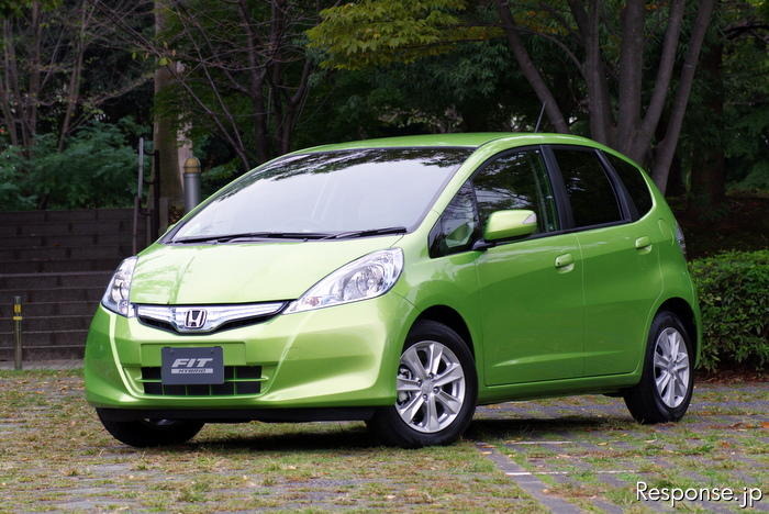 フィットHV と プリウス ホンダ フィットハイブリッド