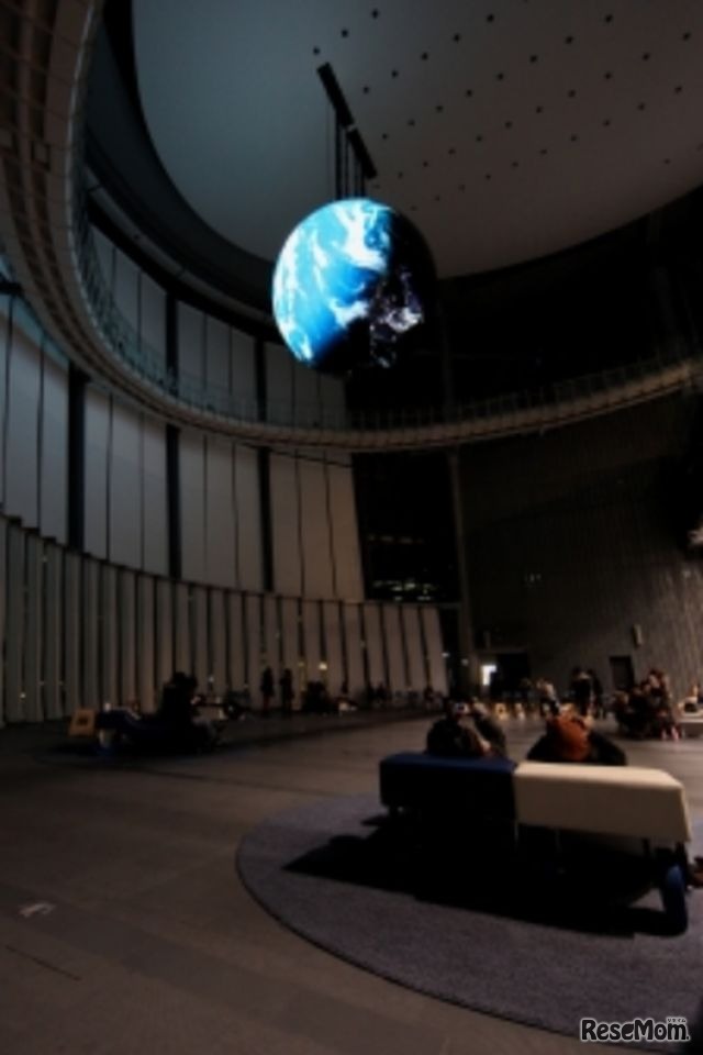 夜の「Geo-Cosmos」