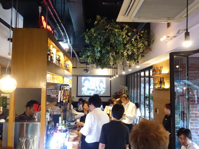 AM11時～PM11時オープン。ラストオーダーはPM10時半