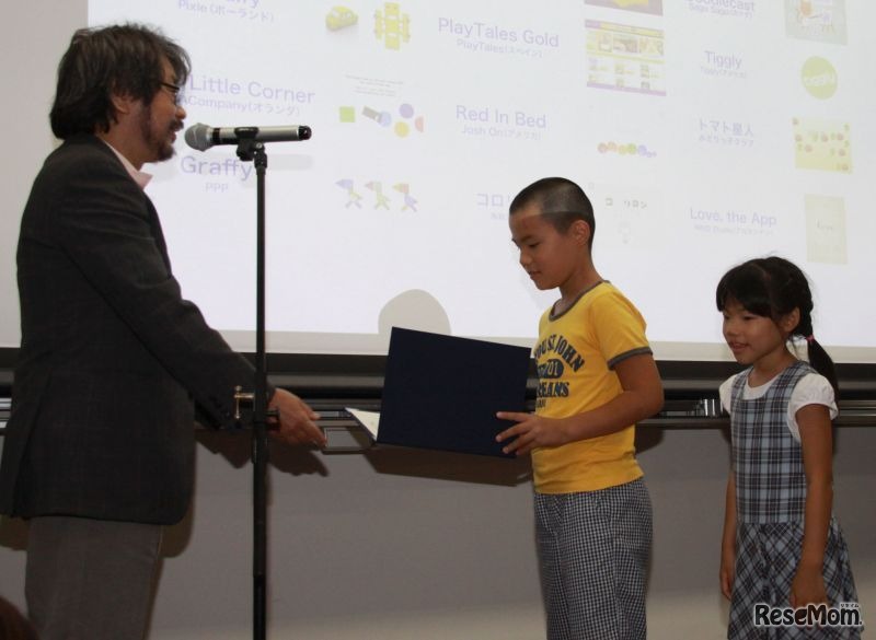 「トマト星人」で作品賞に入賞した小学生