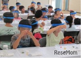 8月の「夏休み子ども化学実験ショー2014」（東京）の模様