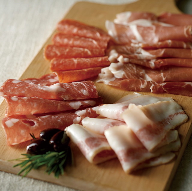レボーニの生ハムやサラミ