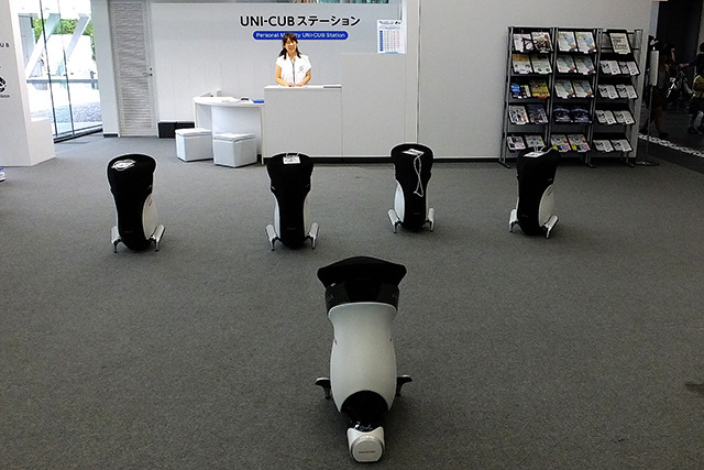 日本科学未来館の1階特設カウンター「UNI-CUBステーション」で試乗受付中。