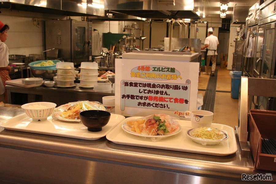 100円朝食では和食と洋食を用意